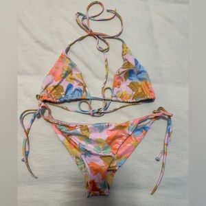 Billabong “pick me up” bikini size medium